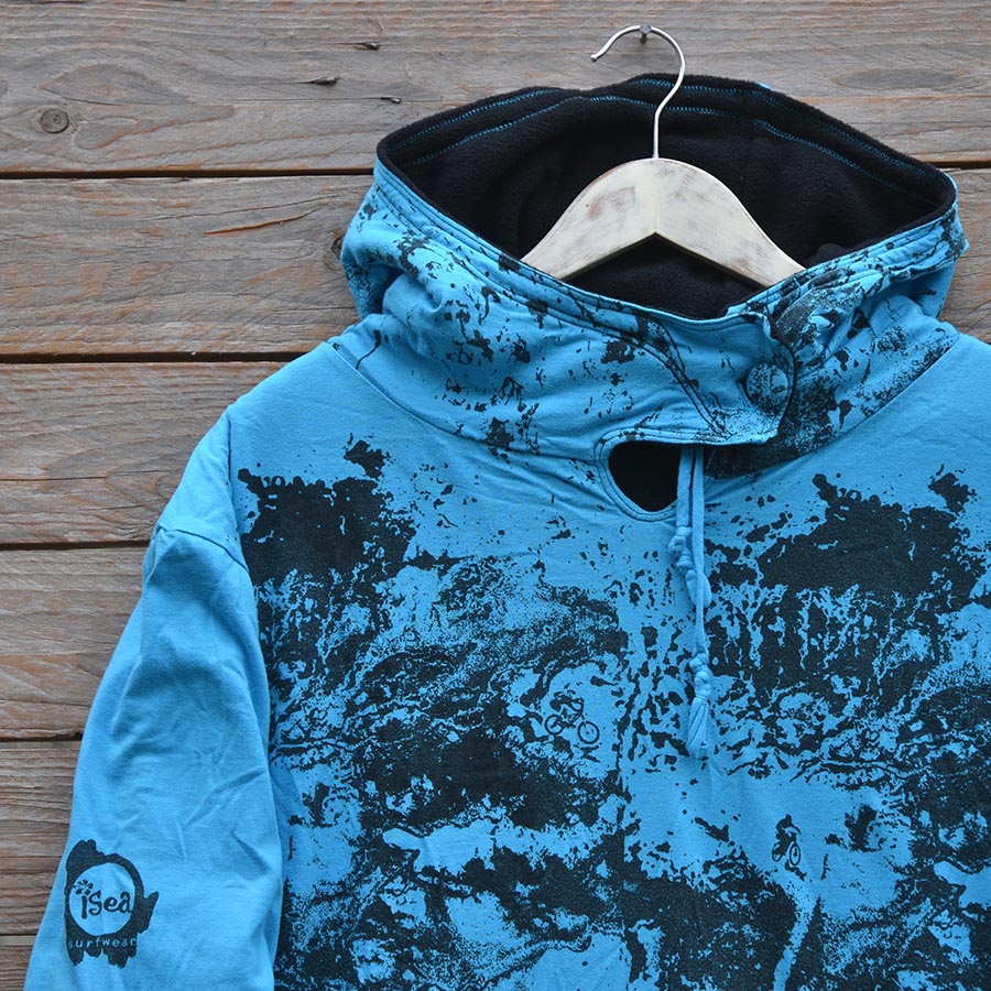 Close up Men's XL reversible hoody in black/turquoise
