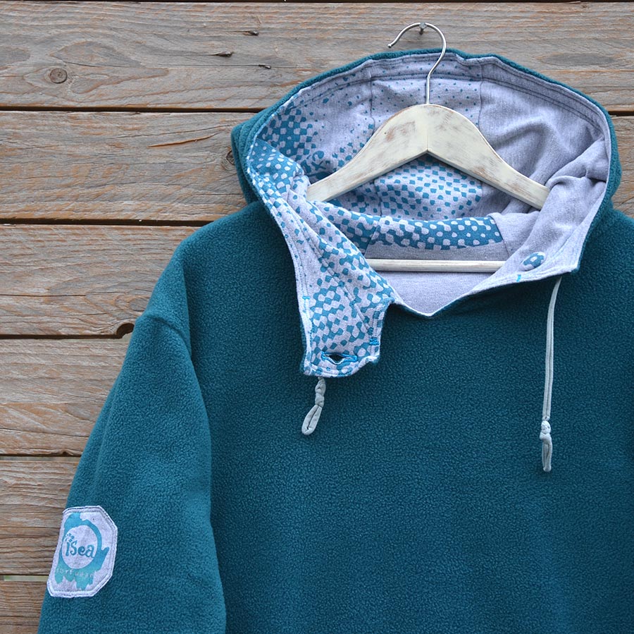 Close up Men's reversible hoody in teal and grey marl