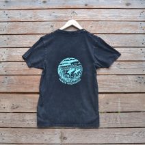 wave watching design in aqua ink