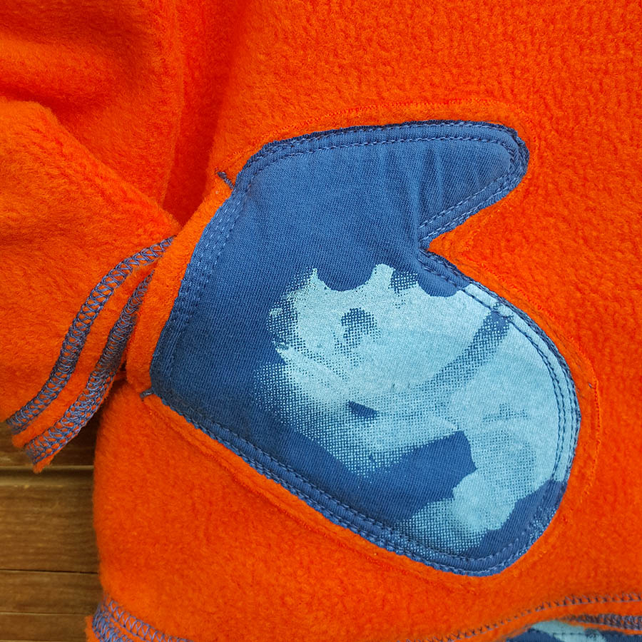 Kid's reversible hoody in orange/royal - Mitten pockets Kid's reversible hoody in orange/royal - pocket