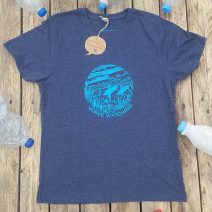 Recycled T-shirt with wave watching design